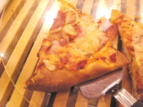 市販のピザ生地で作る簡単＆本格イタリアンピザ